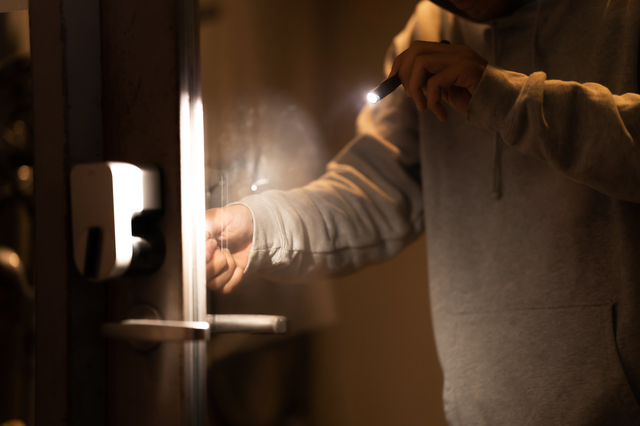 スズキ社員会社倉庫から備品窃盗事件 - アトム法律事務所弁護士法人